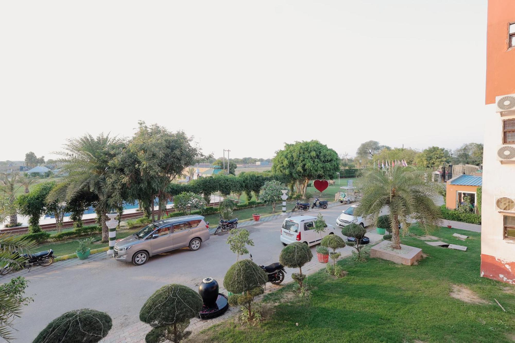 Elegance Resort Vrindavan Exterior photo